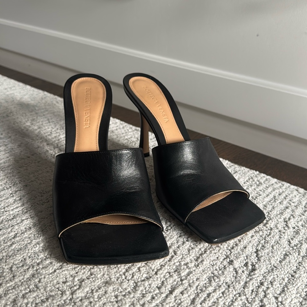 Bottega Veneta Strech Mule in Black